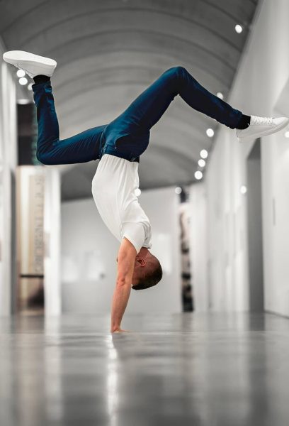 SNT hand stand